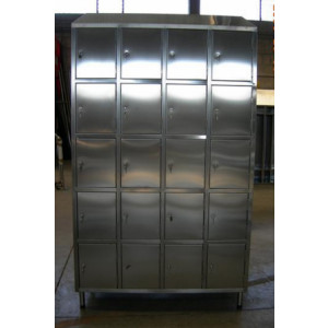 Vestiaire multicases 20 portes inox - En acier inox épaisseur 0,8 mm - Dimensions (L x P x H) : 1200 x 400 x 2160 mm