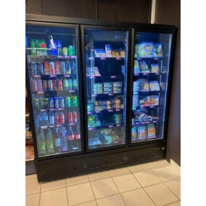 https://www.techni-contact.site/ressources/images/produits/merchandising/vitrine-refrigeree-murale-pour-magasins-alimentaires-95414315-1.jpg - Options de tailles et de designs personnalisés disponibles