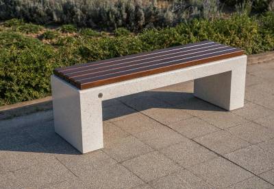  PS: Assise en bois épicéa, agrégat poli