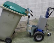 Tracteur pousseur poubelles compact