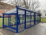 Abri cycle fermé grillagé