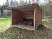 Abri pour chevaux déplaçable