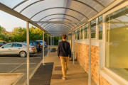 Abri passage piéton - Longeur sur mesure - Largeur 1,6 à 2,5 m - Toiture arrondie