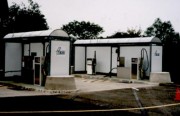 Abri pour station de lavage et d'essence
