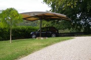 Abri voiture un poteau