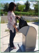 Cache poubelles