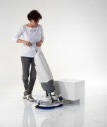 Autolaveuse à batterie accompagnée
