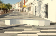 Banc urbain en béton à ancrer