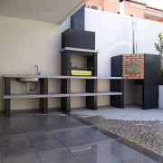 Barbecue préfabriqué en béton - Dimensions : 950 x 600 x 2850 mm