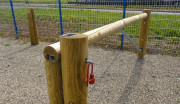 Barrière bois pivotante renforcée