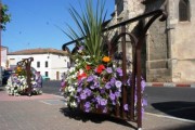 Barrière de style romane avec jardinière