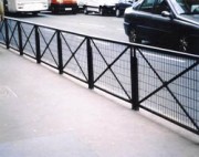Barrière grillagée sur platine