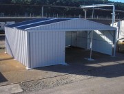 Hangar métallique à porte coulissante - Dim. L6 à 10 x H.2.10 à 3.50 m - 2 pentes