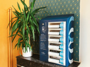 Borne de rechargement mobile à casiers