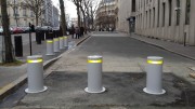 Borne escamotable anti intrusion