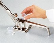 Broyeur de comprimés métallique 216 x 89