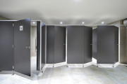 Cabines sanitaires en stratifié