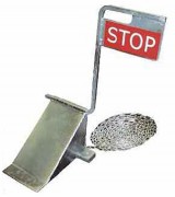 Cale roue avec panneau stop