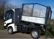 Camion benne avec coffre