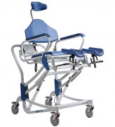 Chaise de douche avec bassin et repose-pieds