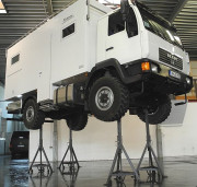 Chandelle de levage avec roues pivotantes