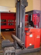 Chariot à mât rétractable multidirectionnel d'occasion