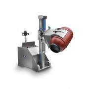 Chariot à timon avec basculeur de fûts latéral