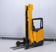 Chariot élévateur rétractable occasion 2000 kg