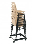 Chariot pour des chaises empilables