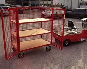 Chariot remorque grillagée à étagères