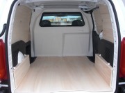 Cloison de séparation véhicule utilitaire