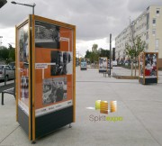 Colonne d'affichage et d'exposition sur pieds 3 faces 