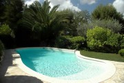 Construction piscine prédessinée