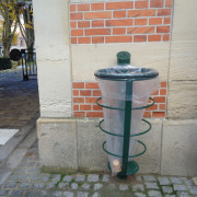 Corbeille cendrier en acier anticorrosion contenance 70/75 litres