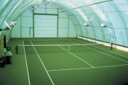 Couverture toile et acier pour terrain tennis en premier