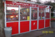 Devanture friterie en profilés aluminium