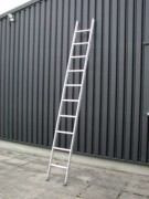 Echelle simple aluminium à marches renforcées