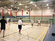Éclairage terrain de badminton 
