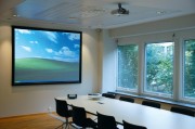Ecran de projection pour salles lumineuse