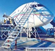 Escabeau accès pare brise avion