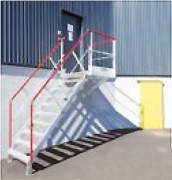 Escalier d'accès avec palier en aluminium 