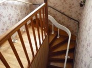 Escalier tournant à rail unique