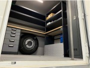 ?tagères pour aménagement intérieur d'un véhicule utilitaire