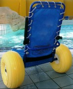 Fauteuil roulant pour piscine 