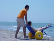 Fauteuil roulant spécial plage