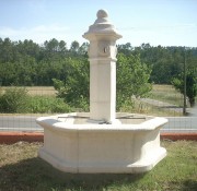 Fontaine de jardin en pierre reconstituée 