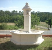 Fontaine de jardin en pierre reconstituée