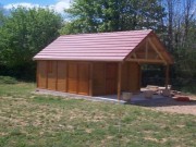 Garage avec auvent en biton aspect Bois