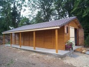 Garage avec bûcher en béton aspect Bois