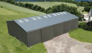 Bâtiment galvanisé fermé en tôles 5 ondes renforcées avec porte coulissante - 16,6x24x5m